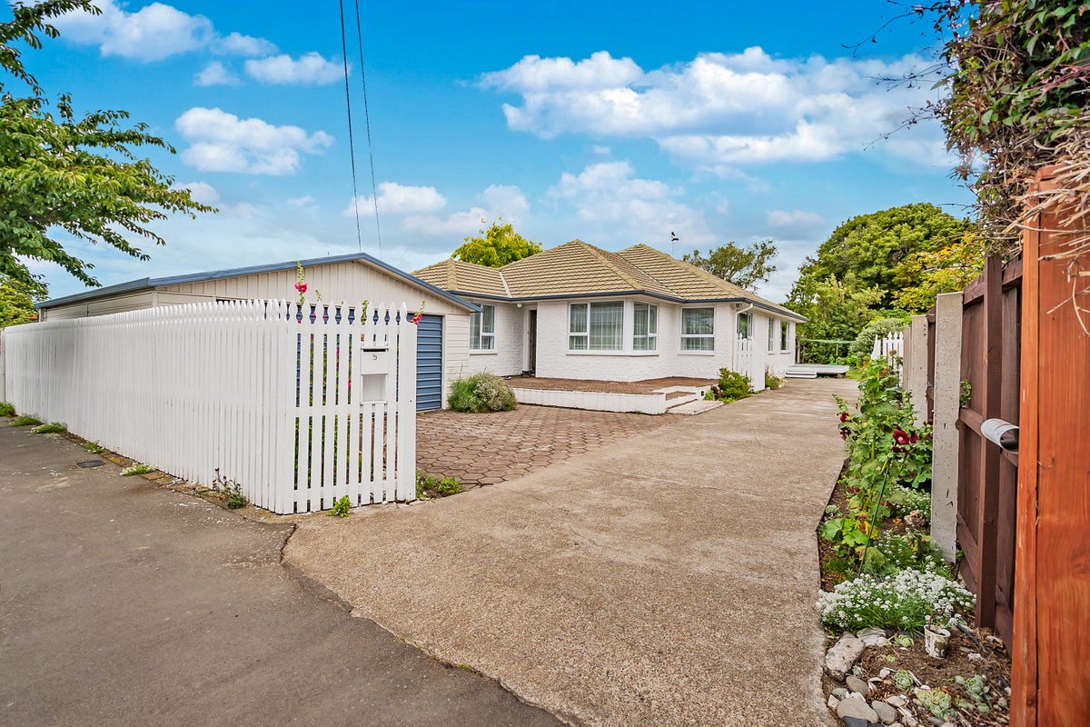 5 Greendale Avenue, Avonhead, Christchurch - Carousel 1