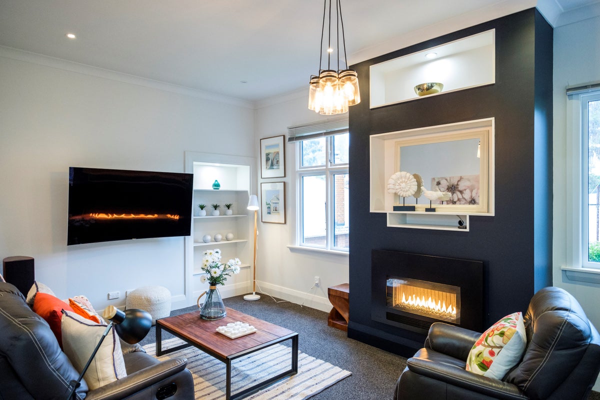 84 Glenpark Avenue, Mornington, Dunedin - Carousel 1