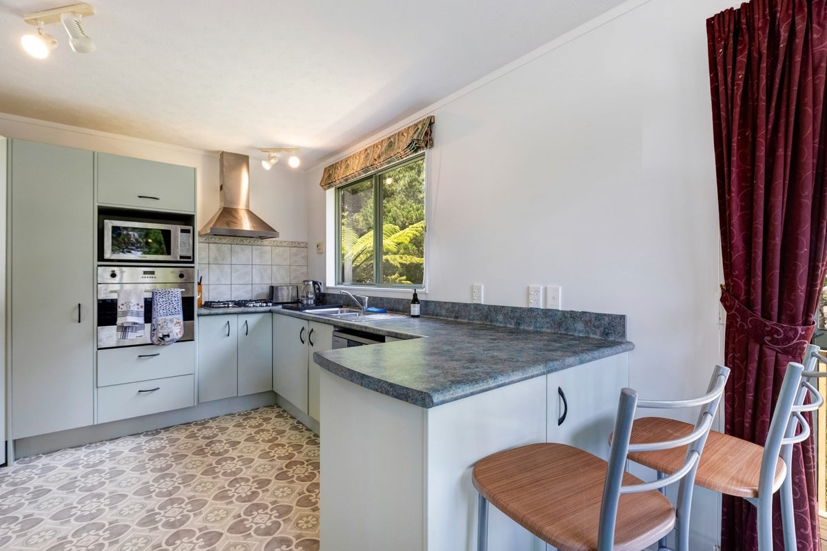 15A Fernwood Court, Woodridge, Wellington - Carousel 2