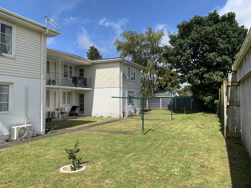 2/45 Pine Avenue, Ebdentown, Upper Hutt - Carousel 2