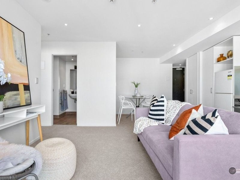 1003/74 Taranaki Street, Te Aro, Wellington - Carousel 1