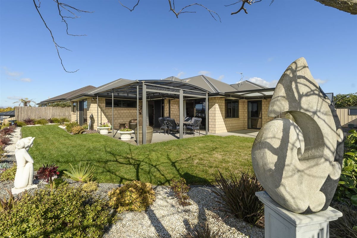 73 Hawkridge Heights, Bethlehem, Tauranga - Carousel 1