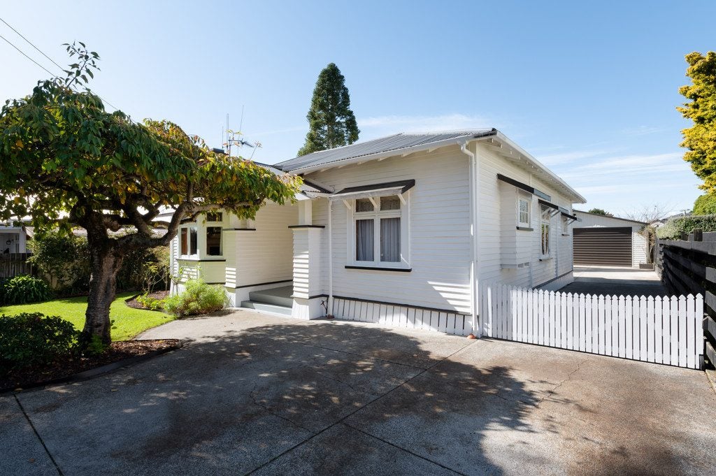 16 Parr Street, Frankton, Hamilton - Carousel 2