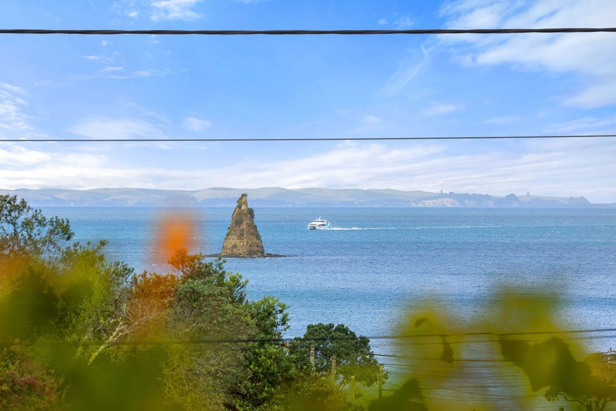 1068 Whangaparaoa Road, Tindalls Beach, Whangaparaoa - Carousel 1