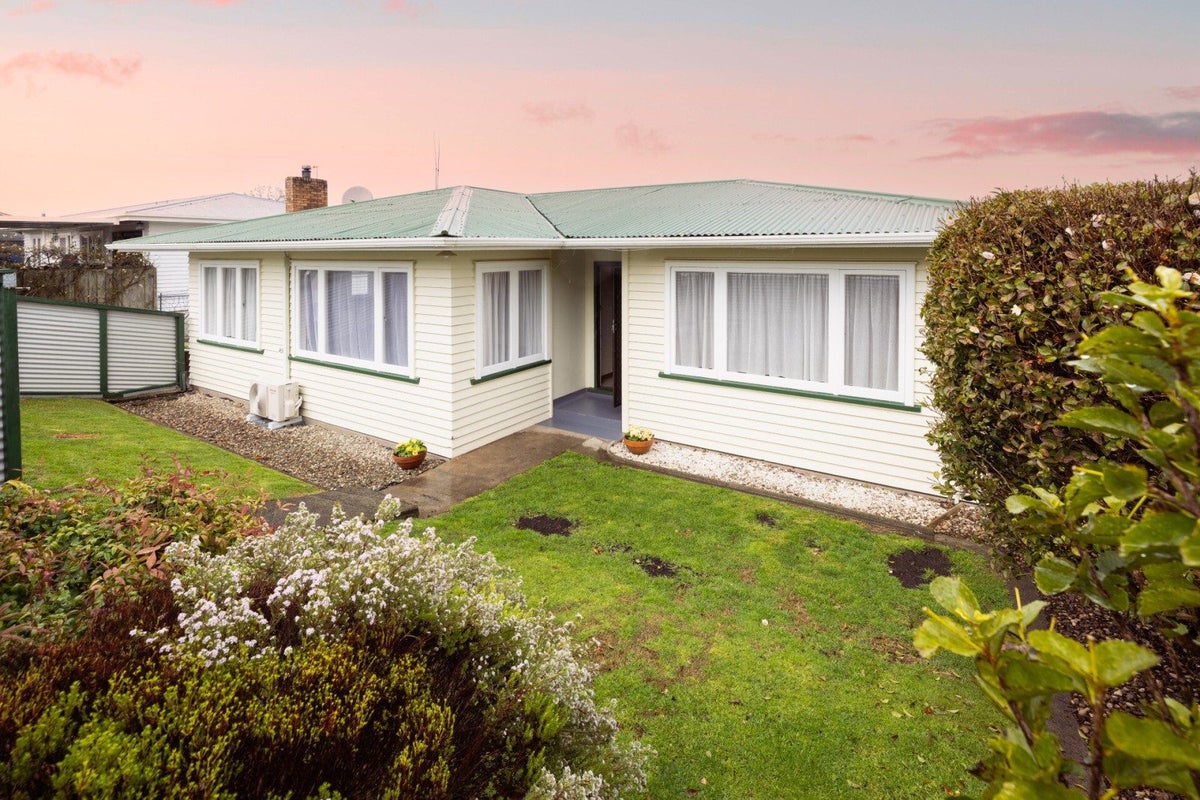 31 Bell Street, Judea, Tauranga - Carousel 1