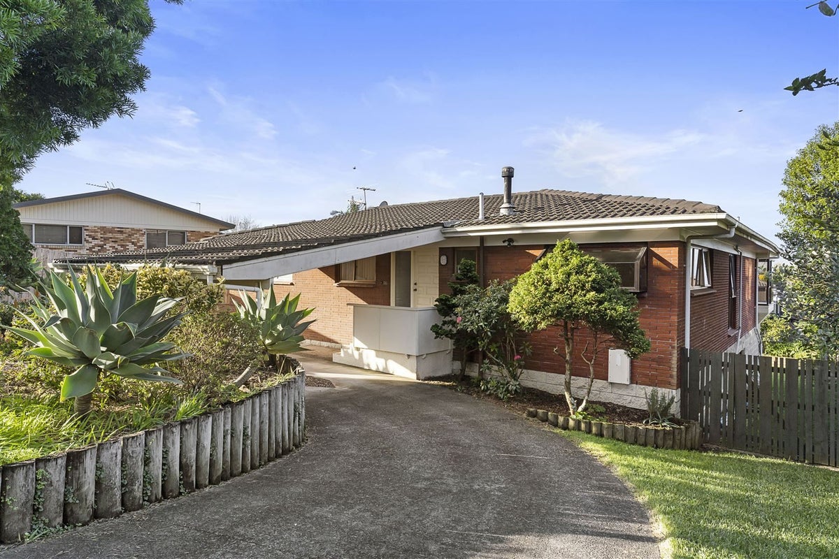 208 Clovelly Road, Bucklands Beach, Auckland - Carousel 1