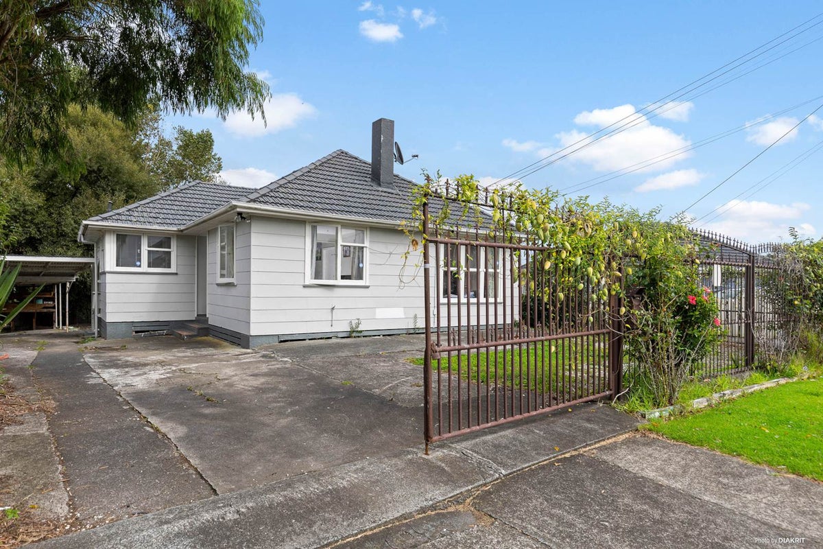 11 Nola Crescent, Otara, Auckland - Carousel 1
