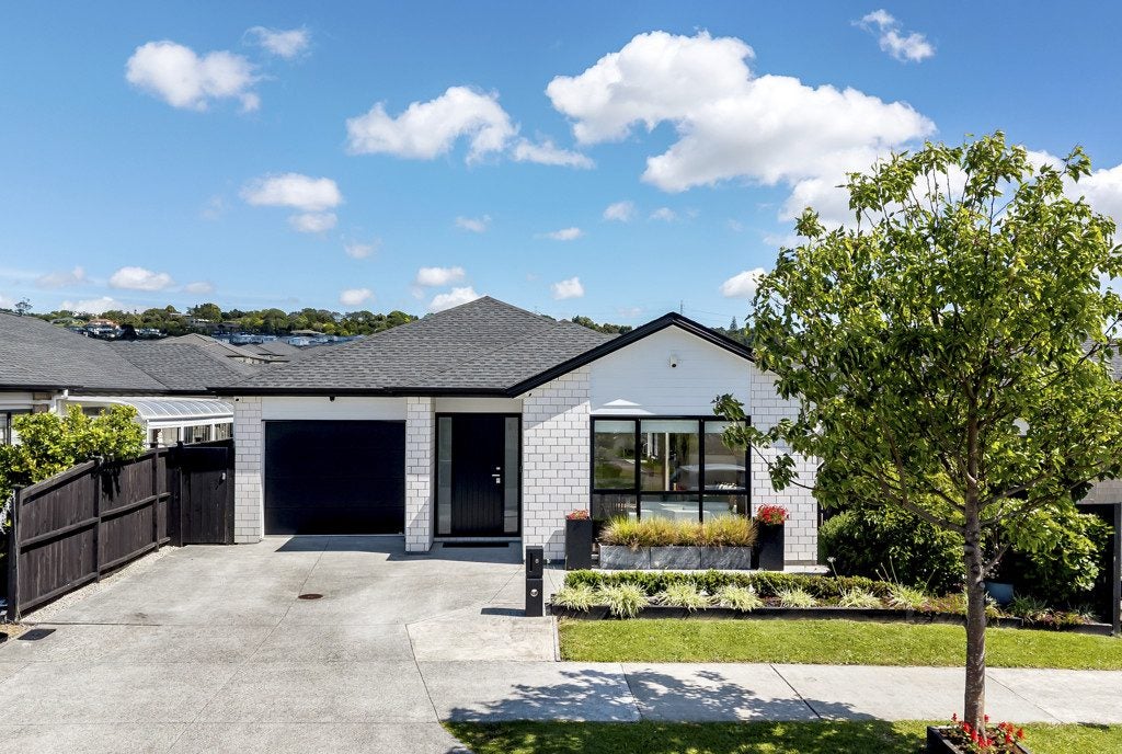 8 Lavey Road, Flat Bush, Auckland - Carousel 2