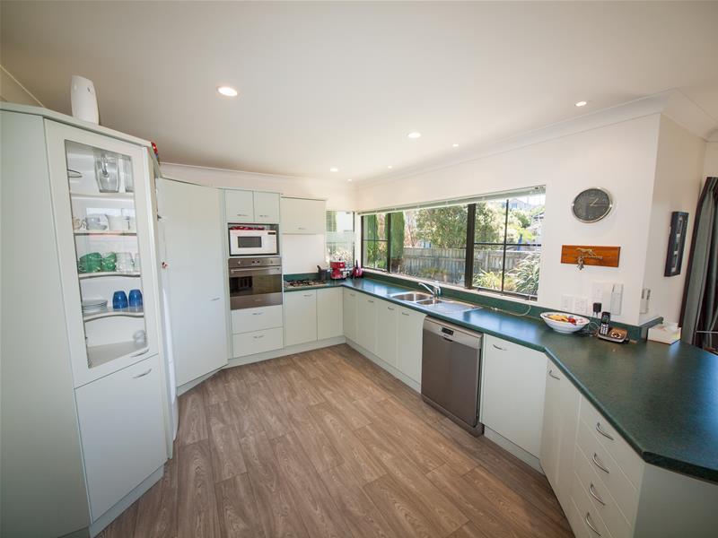 7 Radstock Grove, Churton Park, Wellington - Carousel 2
