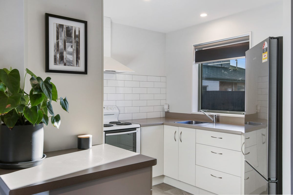 2/31 Neill Street, Hornby, Christchurch - Carousel 2
