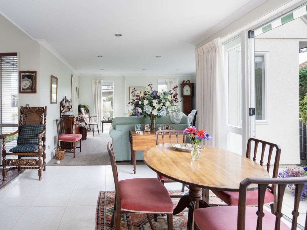 12 Gradwell Place, Two Mile Bay, Taupo - Carousel 2