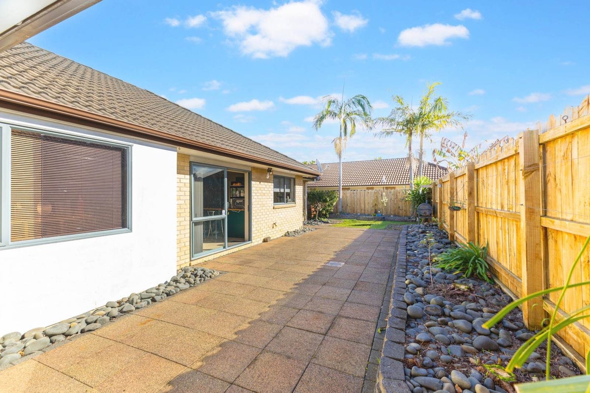 15 Chapletown Drive, East Tamaki, Auckland - Carousel 2