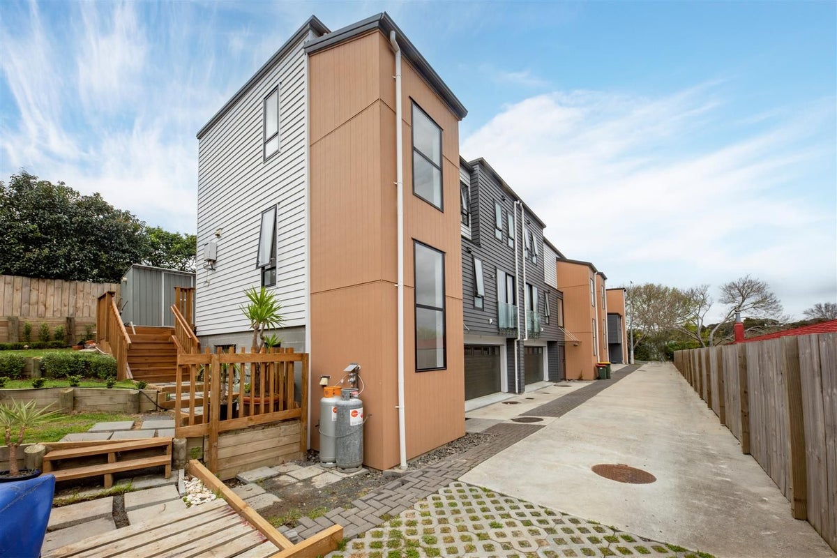 28D Edmonton Road, Henderson, Auckland - Carousel 1