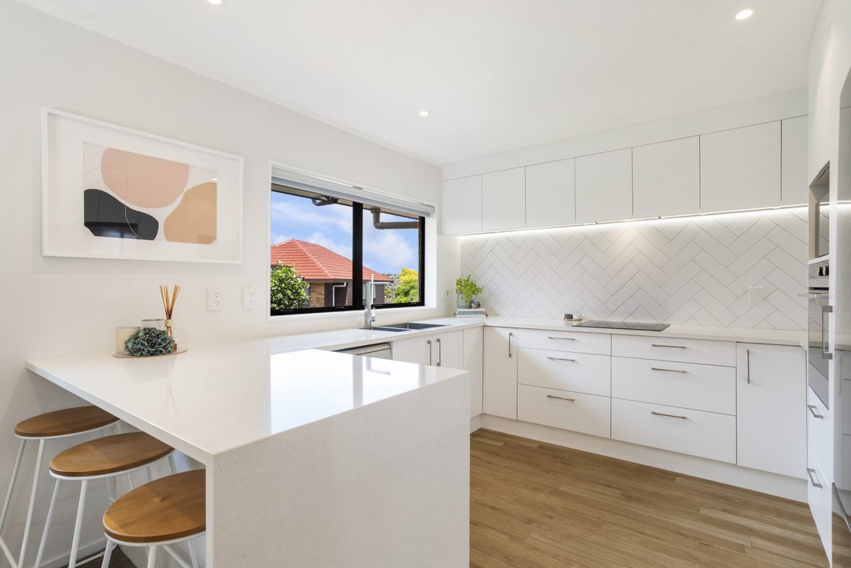 3/9 Billabong Place, Botany Downs, Auckland - Carousel 2