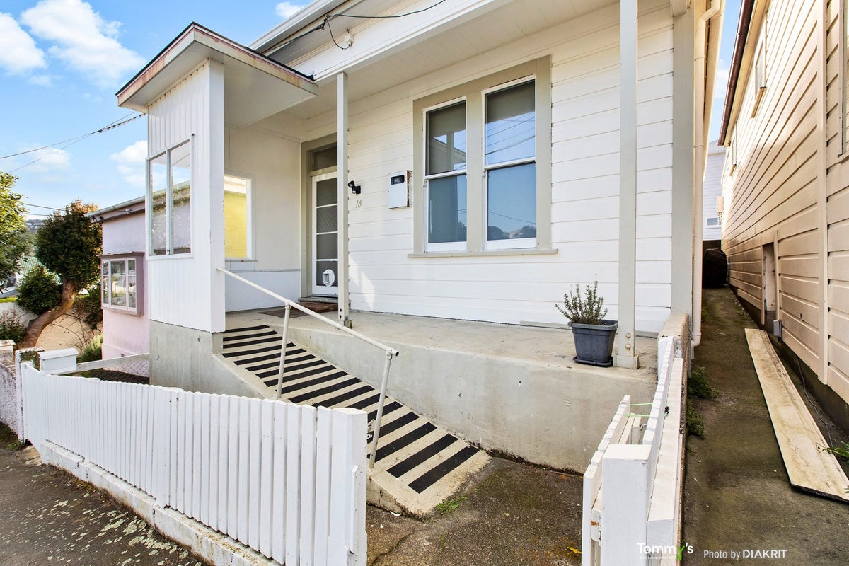 16 Herald Street, Berhampore, Wellington - Carousel 1