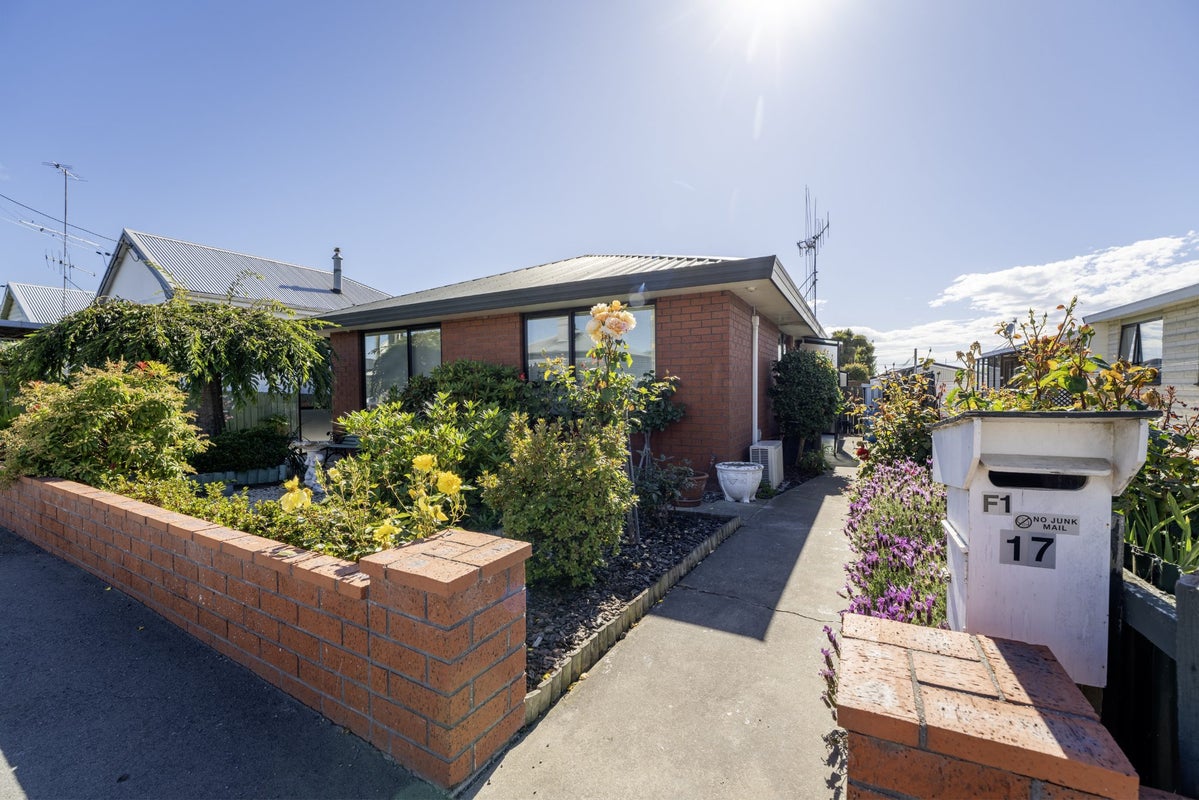 1/17 Clyde Street, Seaview, Timaru - Carousel 1