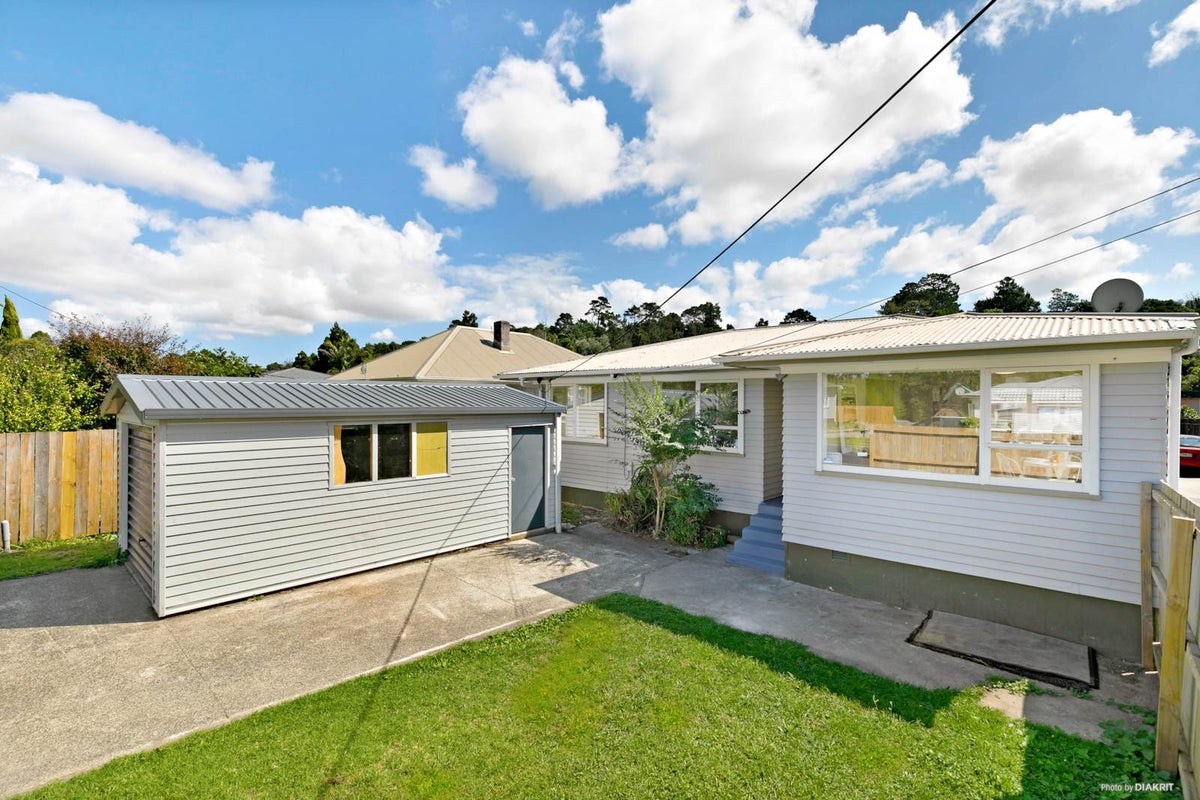 66 Woodside Road, Massey, Auckland - Carousel 1