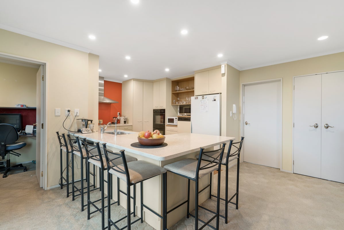 22 Beach Road, Te Atatu Peninsula, Auckland - Carousel 2