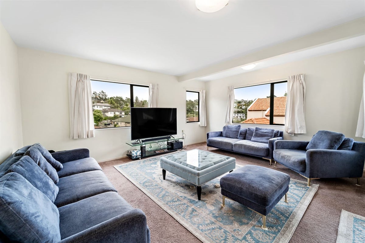 16 Landvale Court, Browns Bay, Auckland - Carousel 2