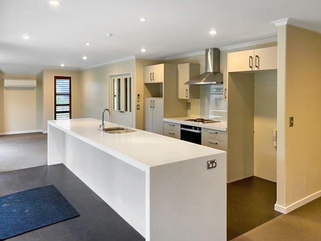 4 Pemberton Drive, Amberley, Amberley - Carousel 2