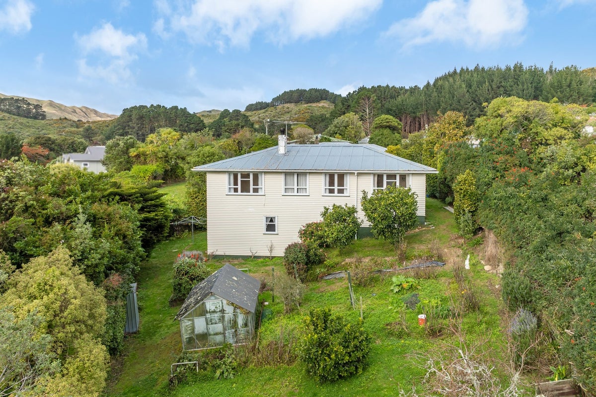 125 Sievers Grove, Cannons Creek, Porirua - Carousel 1