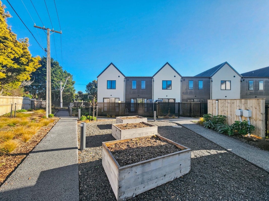 2/130 Cambridge Terrace, Fairfield, Lower Hutt - Carousel 15
