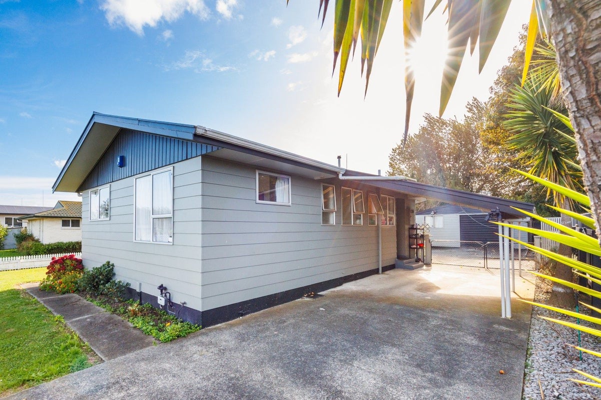 48 Somerset Crescent, Highbury, Palmerston North - Carousel 2