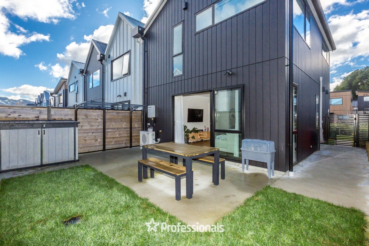 20 Betty Boyes Street, Wallaceville, Upper Hutt - Carousel 23
