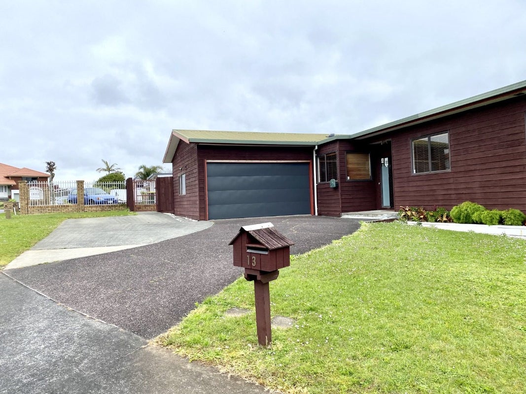 13 Glenshee Place, Highland Park, Auckland - Carousel 2