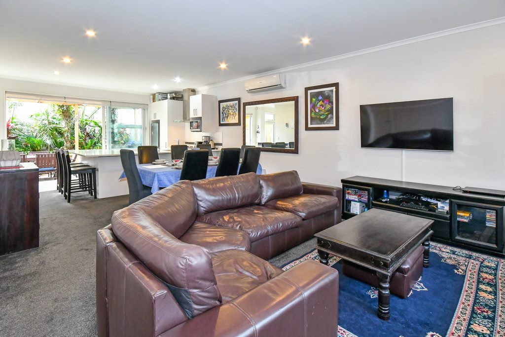 19 Hakawai Avenue, Takanini, Auckland - Carousel 2