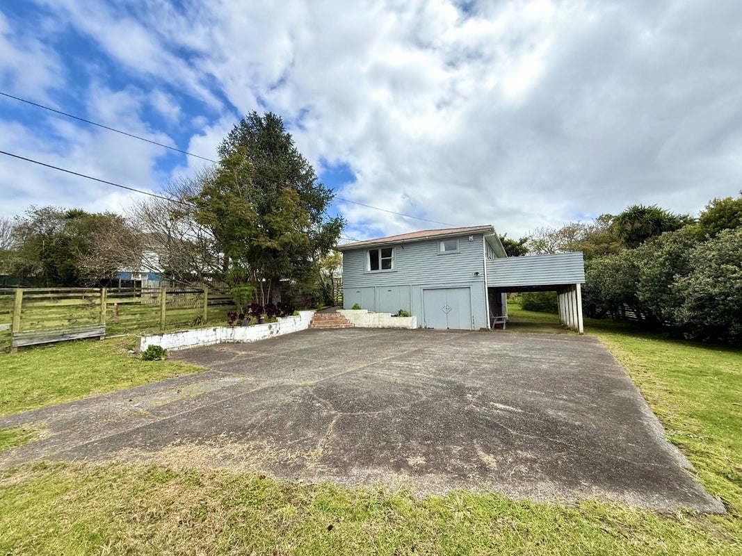 26 Tiroroa Avenue, Te Atatu South, Auckland - Carousel 18