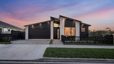 7 Tipu Crescent, Wainui, Wainui - Carousel 1
