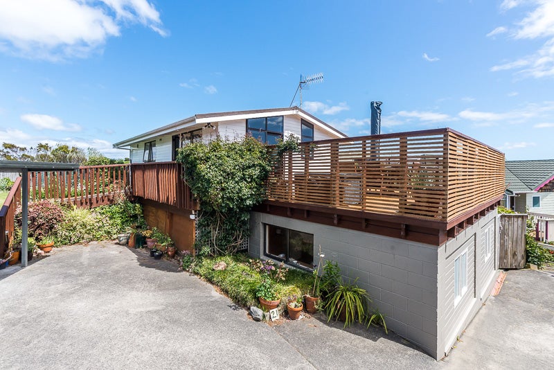 21 Frimley Terrace, Waikanae Beach, Waikanae - Carousel 1