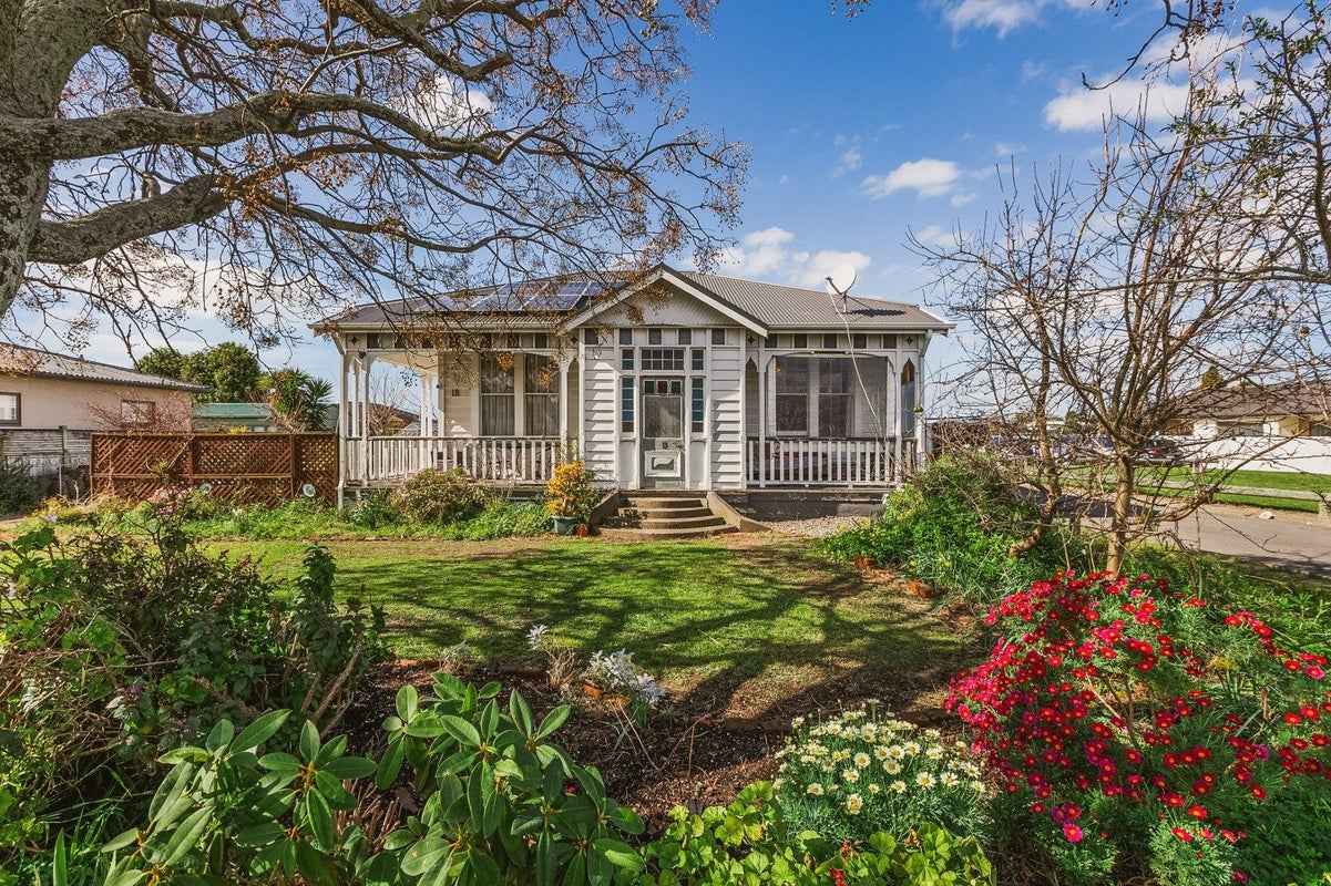 18 Lee Road, Taradale, Napier - Carousel 1