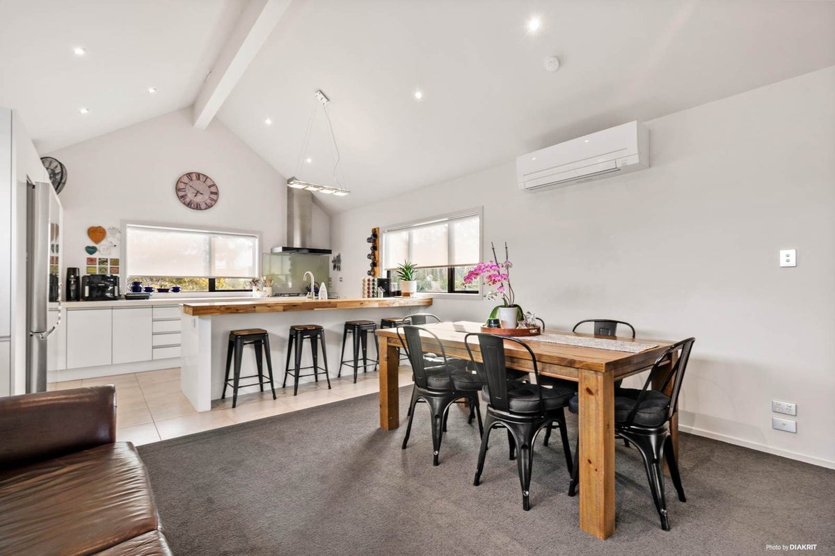 475A Beach Road, Murrays Bay, Auckland - Carousel 2