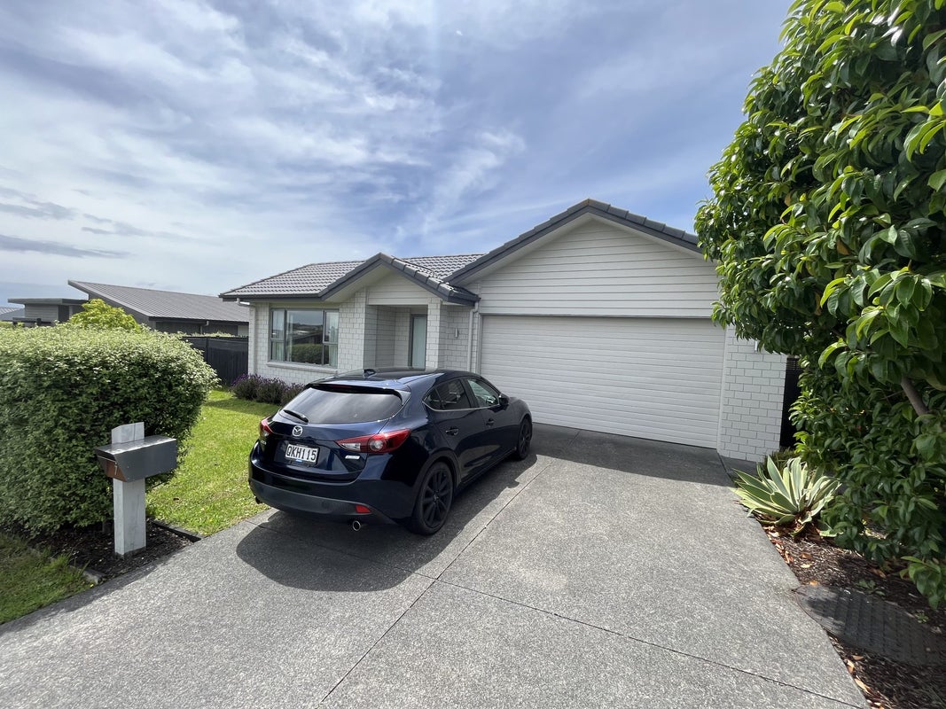 7 Kibblewhite Avenue, Beachlands, Auckland - Carousel 1
