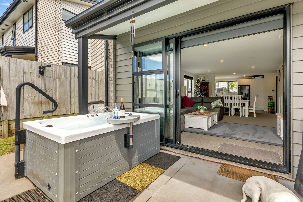 90 Banks Street, Marfell, New Plymouth - Carousel 2