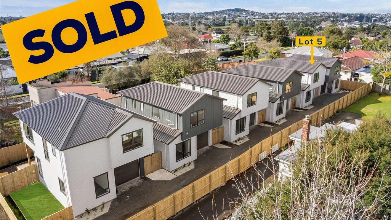 103E Lynwood Road, New Lynn, Auckland - Carousel 1