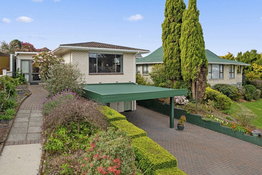 13 Gwendoline Street, Glenholme, Rotorua - Carousel 1