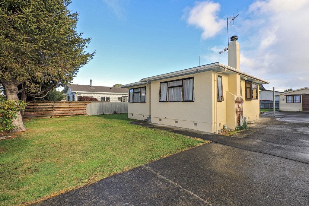 505 Collinge Road, Mayfair, Hastings - Carousel 1
