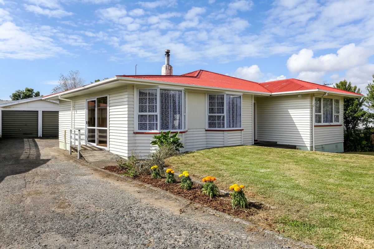 25 Clearmont Crescent, Blagdon, New Plymouth - Carousel 1