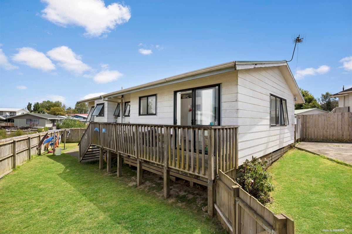 2/11 Igloo Place, Red Hill, Papakura - Carousel 2