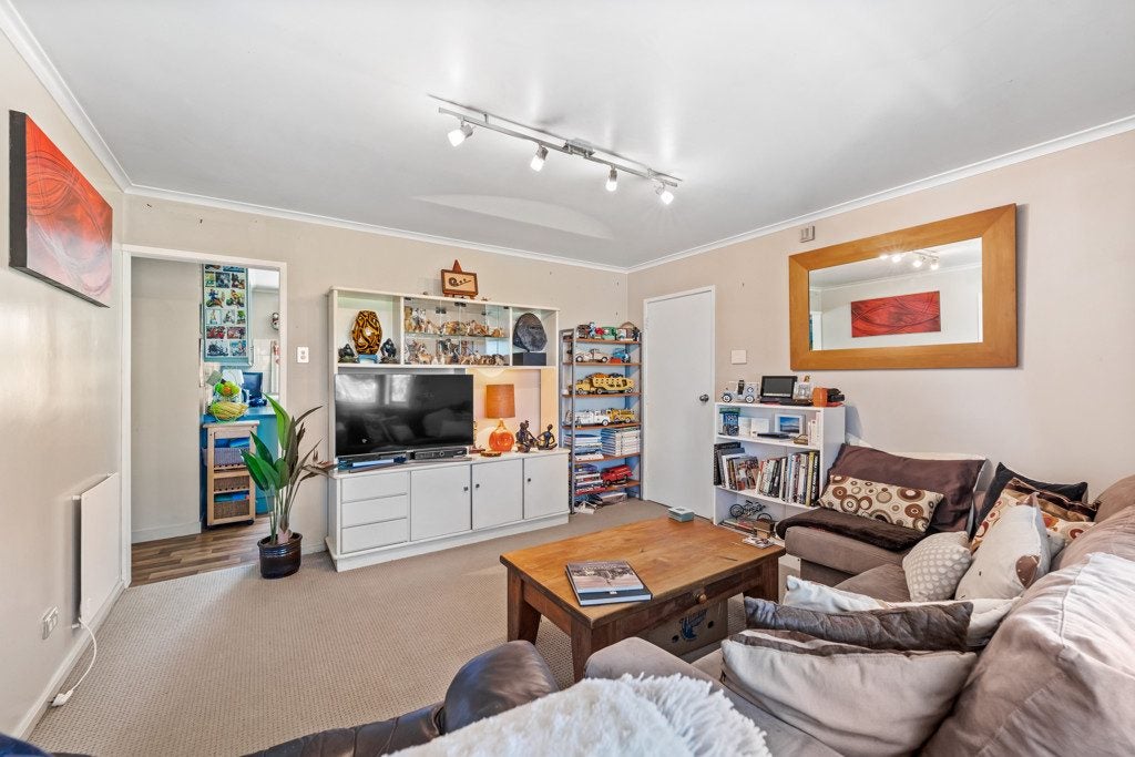 20 Fitzherbert Avenue, West Harbour, Auckland - Carousel 21