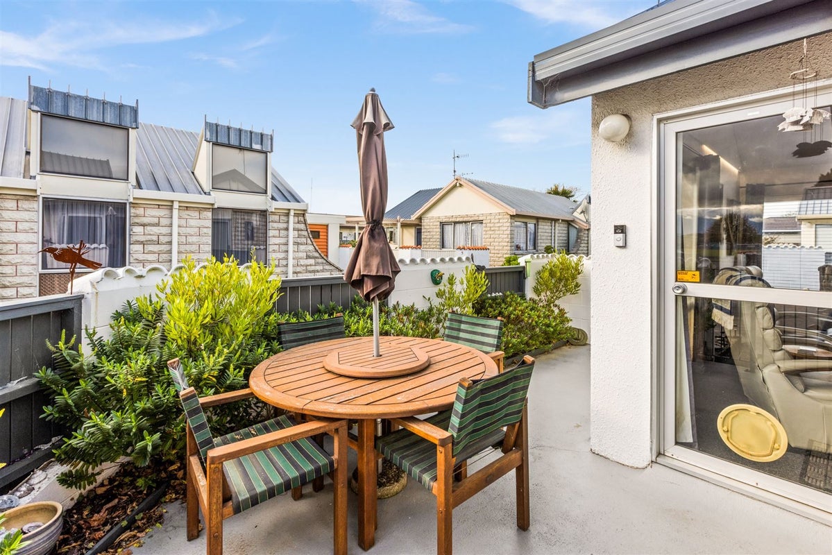 2/249 TARADALE RD, GREENMEADOWS, NAPIER - Carousel 13