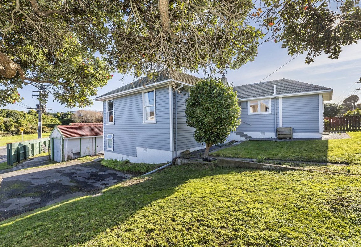 17 Dimock Street, Titahi Bay, Porirua - Carousel 1