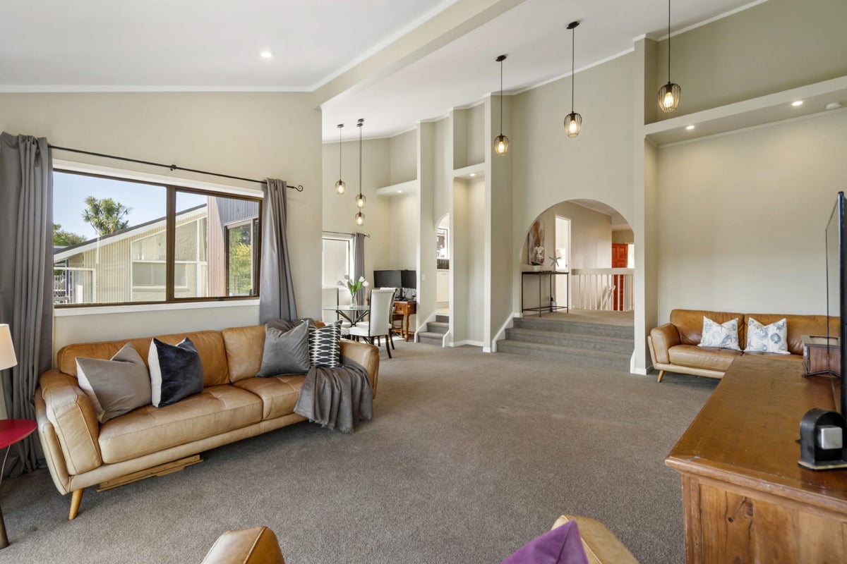 20 Robin Lane, Browns Bay, Auckland - Carousel 1