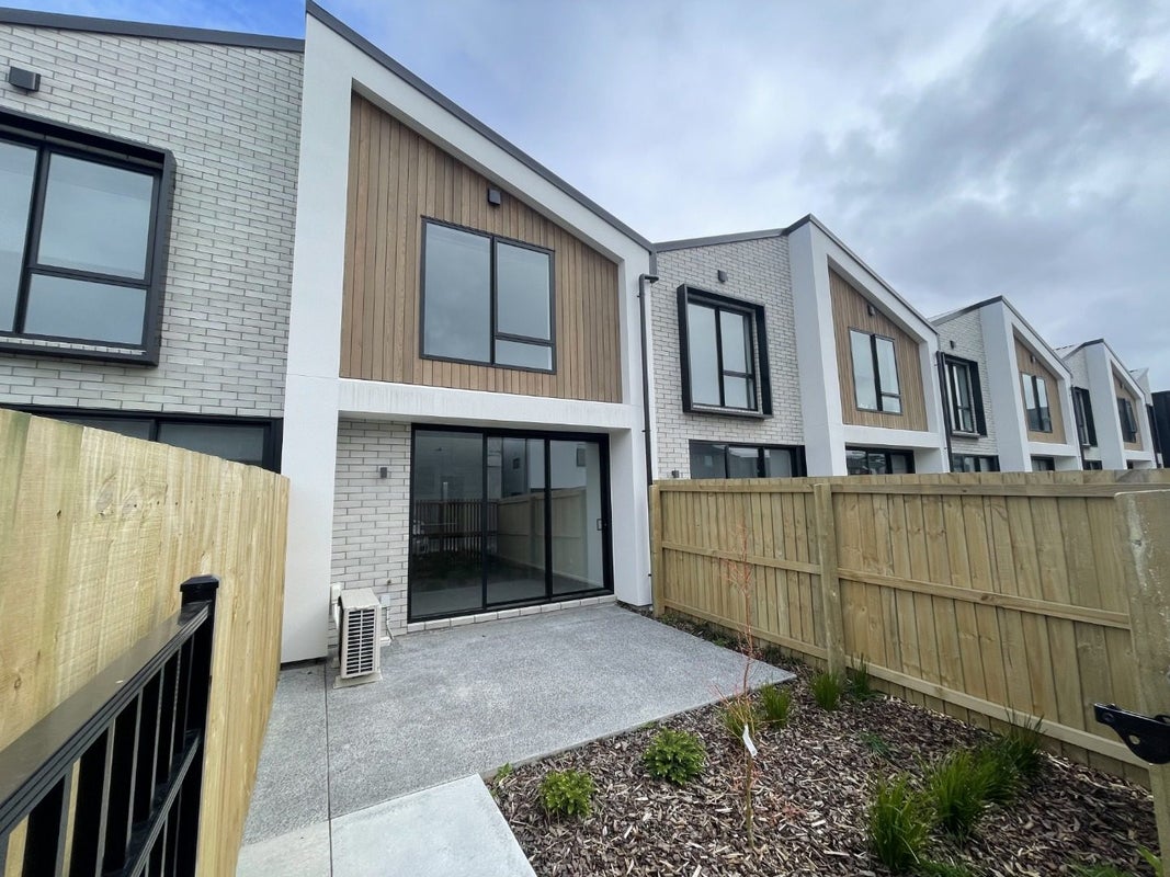 2/321 Lincoln Road, Addington, Christchurch - Carousel 1