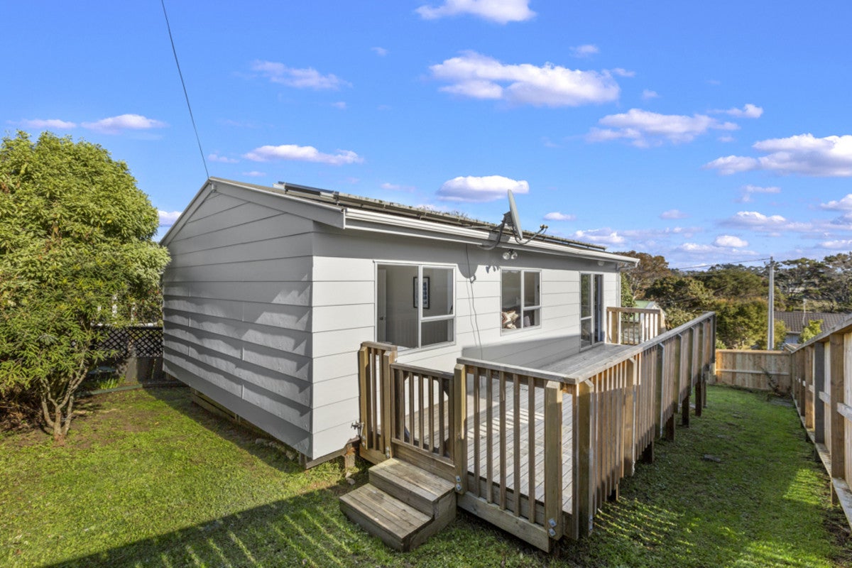2/25 Tawa Road, Te Atatu Peninsula, Auckland - Carousel 1