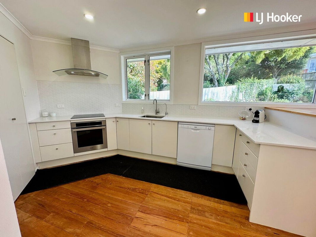 15 Pioneer Crescent, Helensburgh, Dunedin - Carousel 2