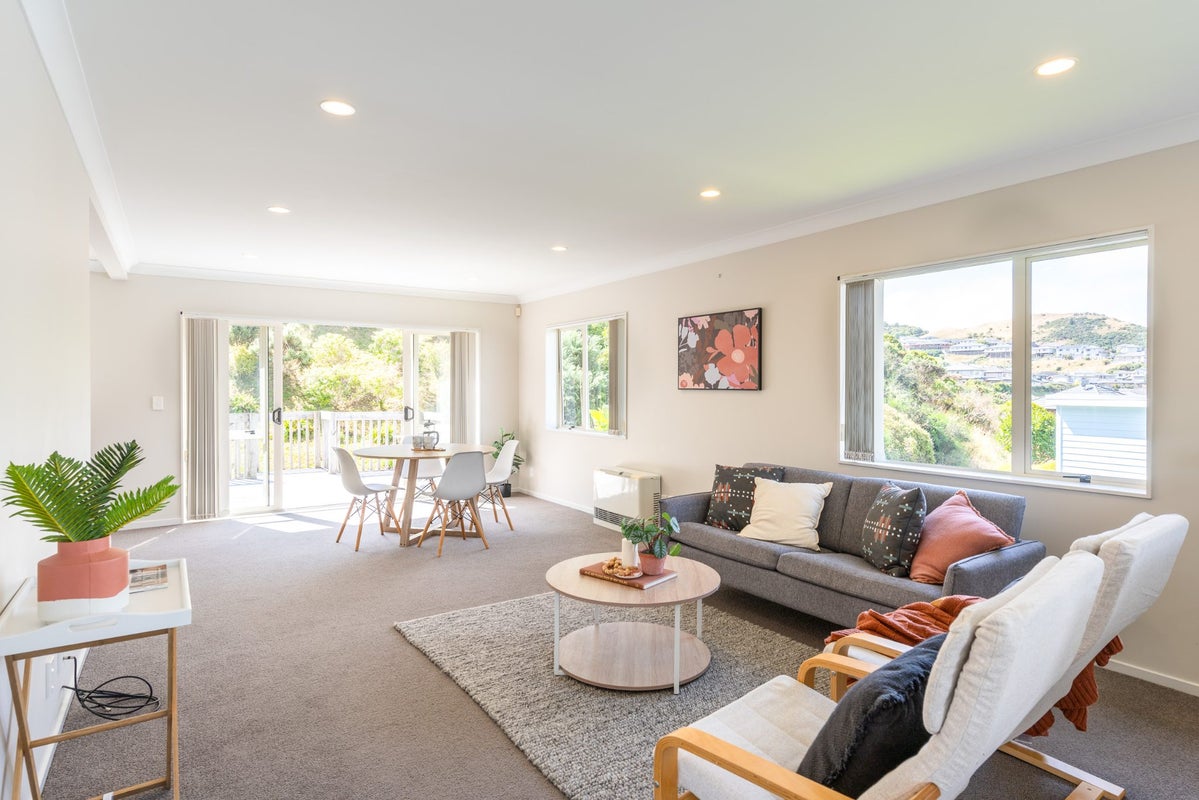 18 Erlestoke Crescent, Churton Park, Wellington - Carousel 2
